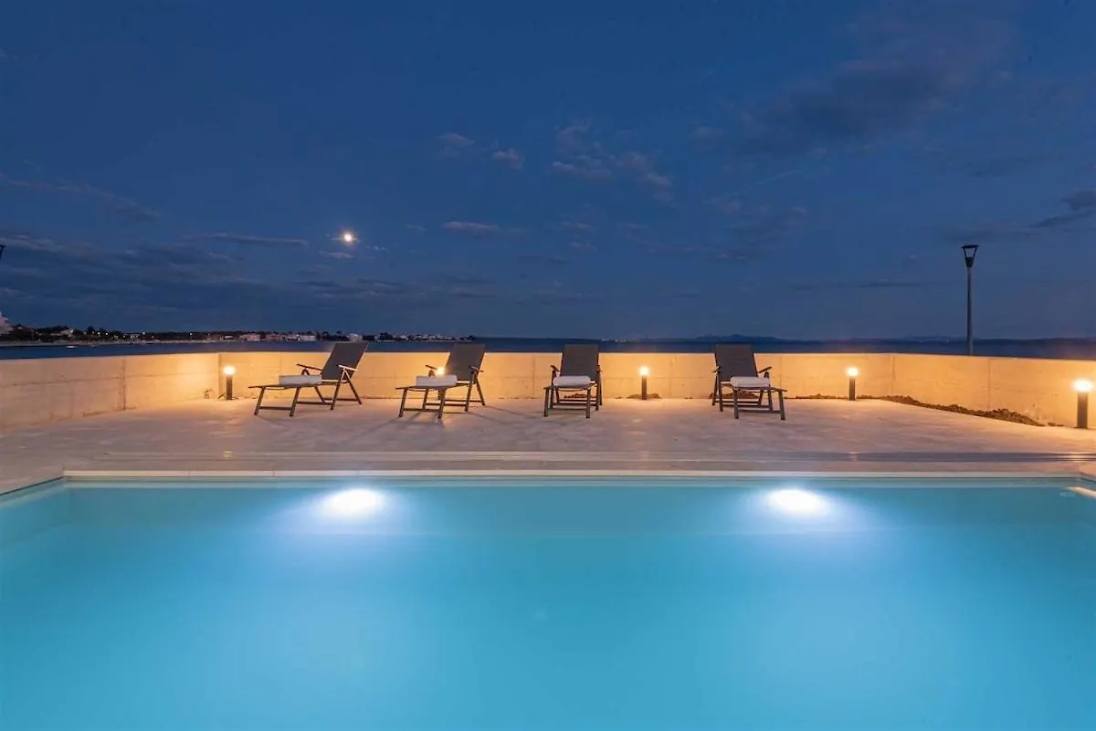 Villa Serena Luxury Seafront Escape With Pool Privlaka