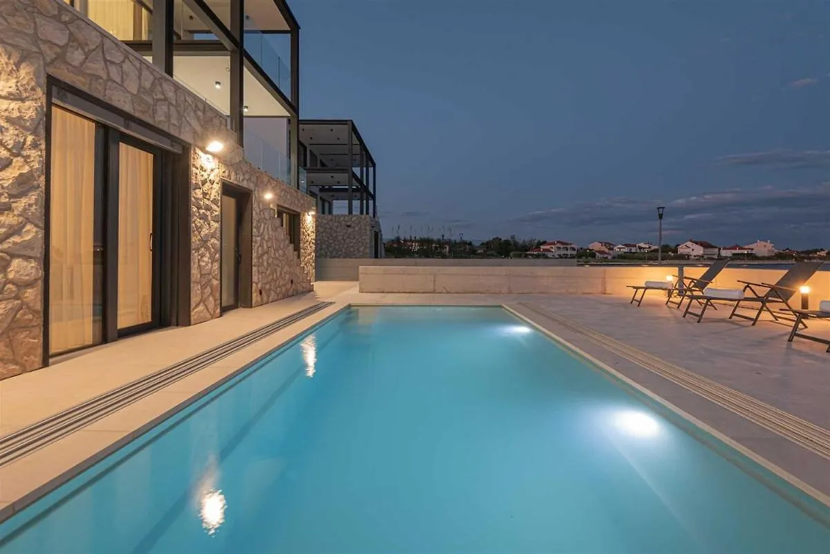 Villa Serena Luxury Seafront Escape With Pool Privlaka  Croácia