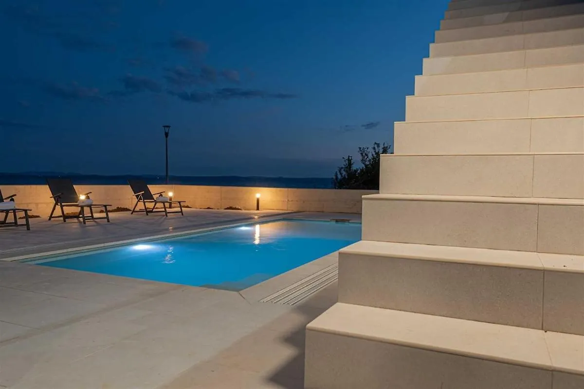 Villa Serena Luxury Seafront Escape With Pool Privlaka