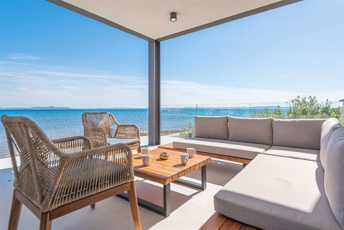 Villa Serena Luxury Seafront Escape With Pool Privlaka