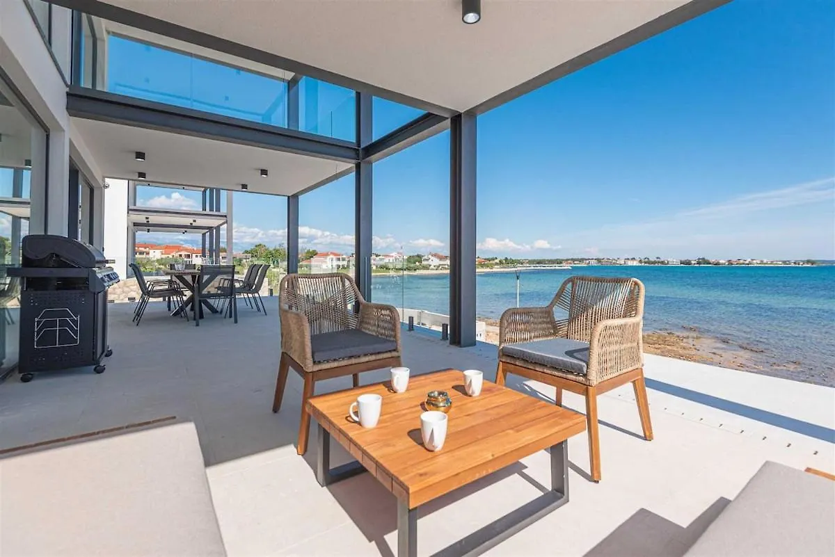 Villa Serena Luxury Seafront Escape With Pool Privlaka  Croácia
